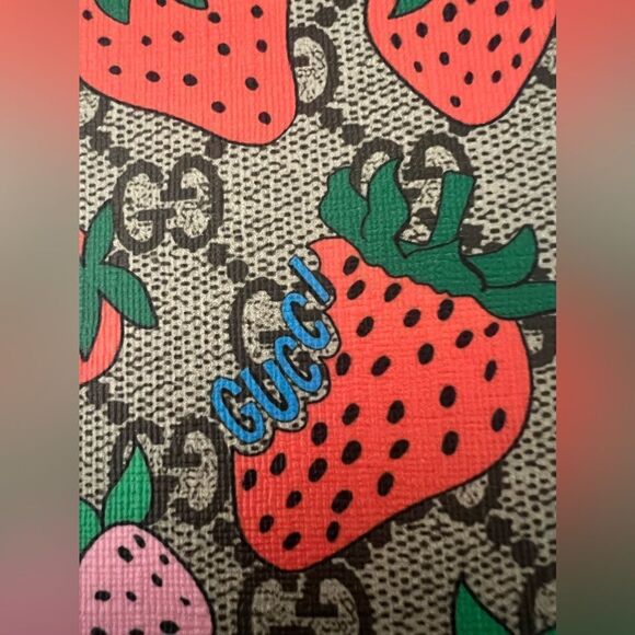 Gucci GG Supreme Strawberry iPhone X/XS Case - Picture 7 of 11